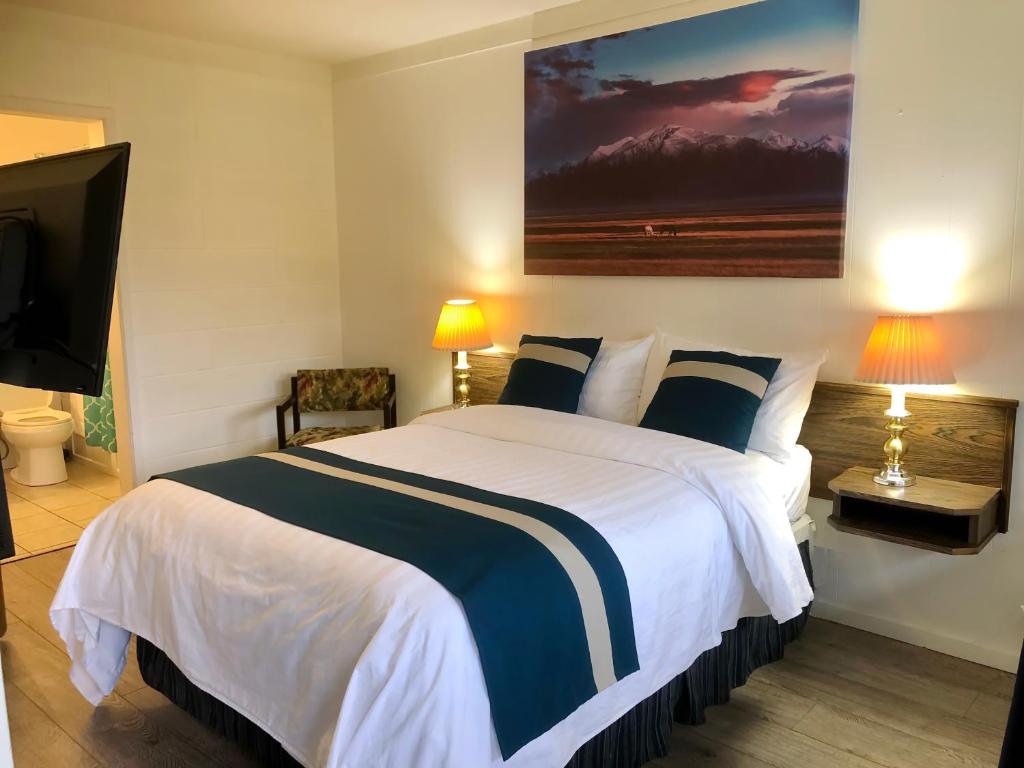 Postel nebo postele na pokoji v ubytování Duncan Motel
