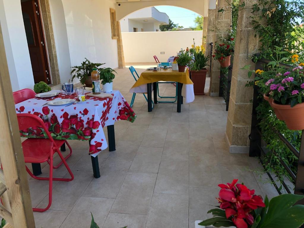 A garden outside Tramontana Tre Archi B&B