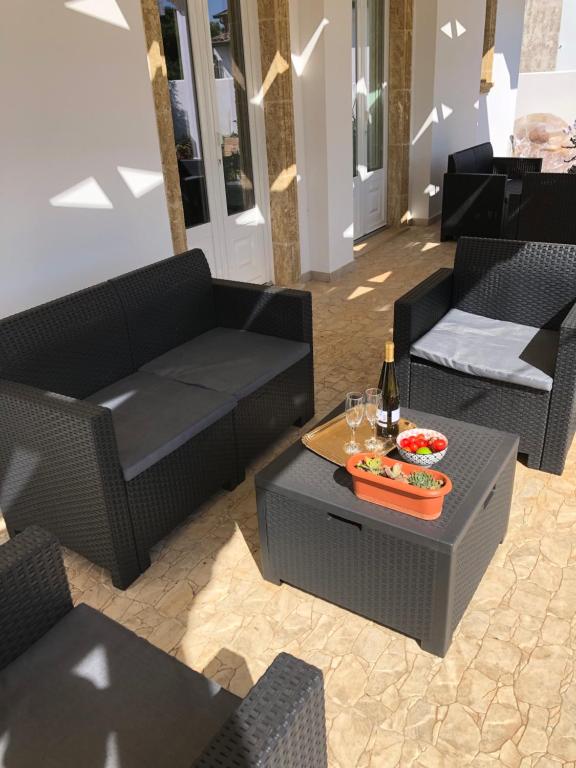 A seating area at Tramontana Tre Archi B&B