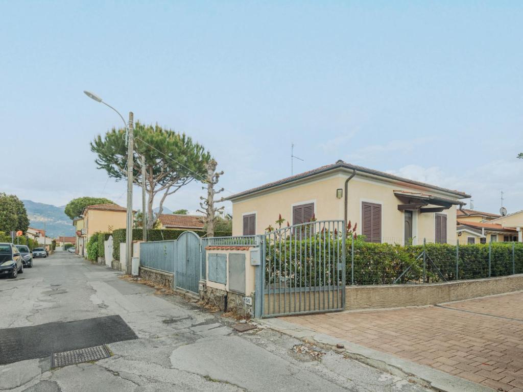 The surrounding neighborhood or a neighborhood close to the holiday home