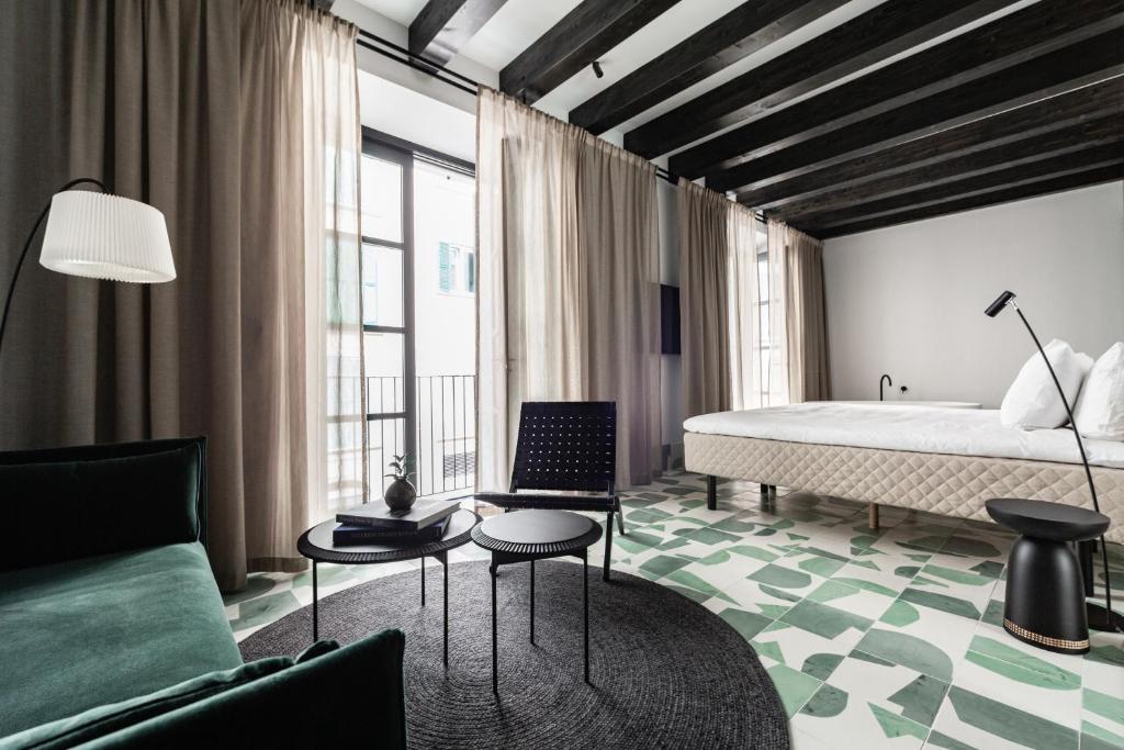 Posteľ alebo postele v izbe v ubytovaní Concepcio by Nobis, Palma, a Member of Design Hotels