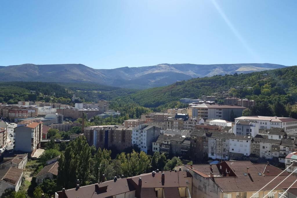 Výhľad na hory alebo výhľad na hory priamo z apartmánu