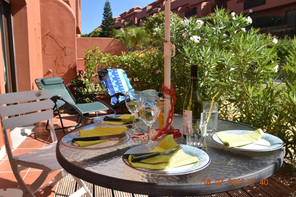 Zdjęcie z galerii obiektu Luxury 2-Bedrooms & Bathrooms Estepona Apartment w mieście Estepona