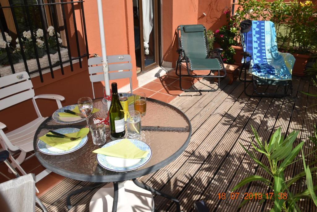 Zdjęcie z galerii obiektu Luxury 2-Bedrooms & Bathrooms Estepona Apartment w mieście Estepona