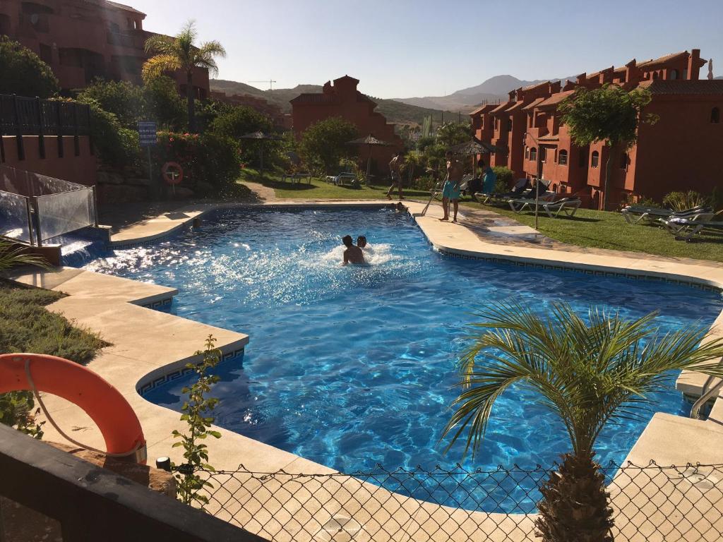 Zdjęcie z galerii obiektu Luxury 2-Bedrooms & Bathrooms Estepona Apartment w mieście Estepona