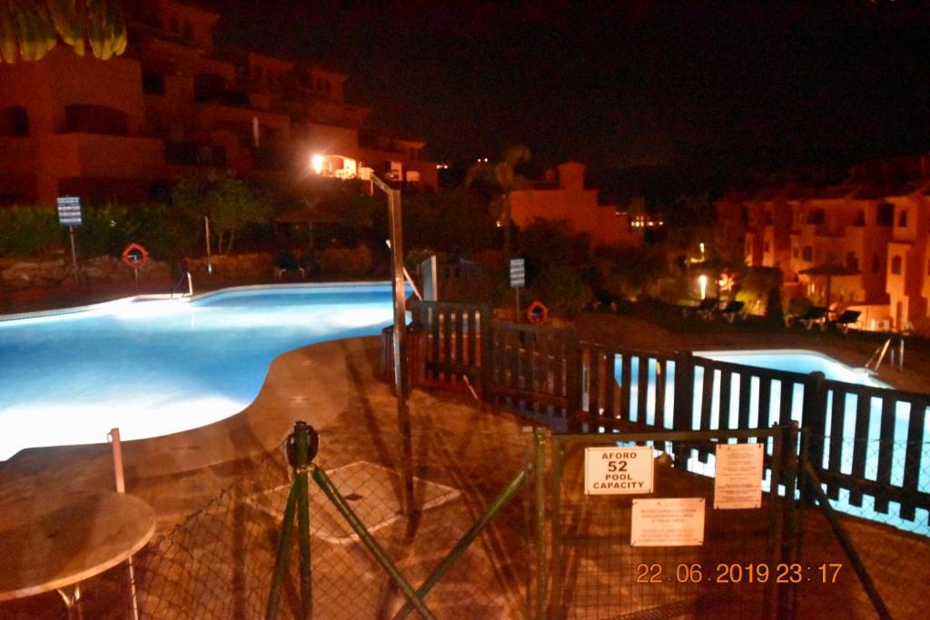 Zdjęcie z galerii obiektu Luxury 2-Bedrooms & Bathrooms Estepona Apartment w mieście Estepona