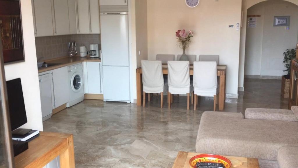 Zdjęcie z galerii obiektu Luxury 2-Bedrooms & Bathrooms Estepona Apartment w mieście Estepona