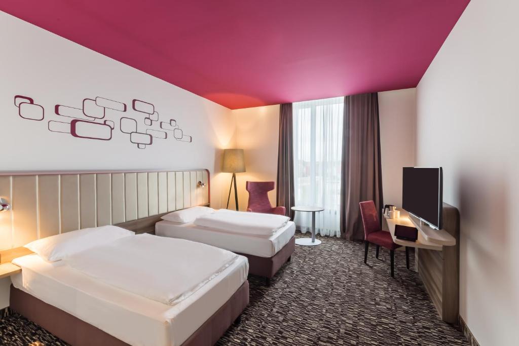 Postel nebo postele na pokoji v ubytování Park Inn by Radisson Neumarkt