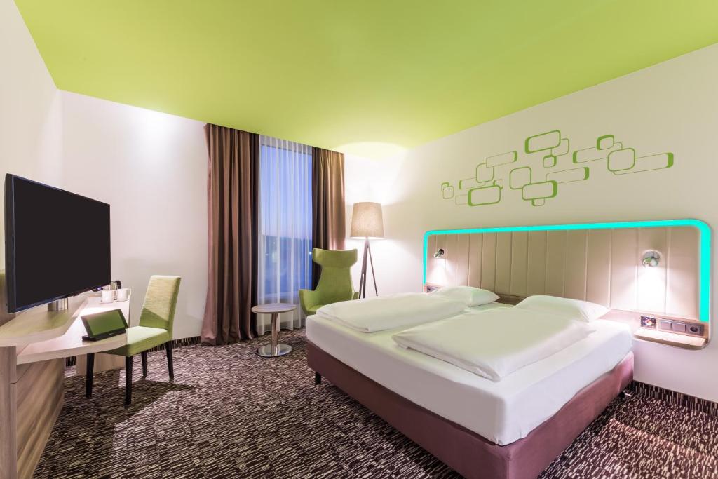 Postel nebo postele na pokoji v ubytování Park Inn by Radisson Neumarkt