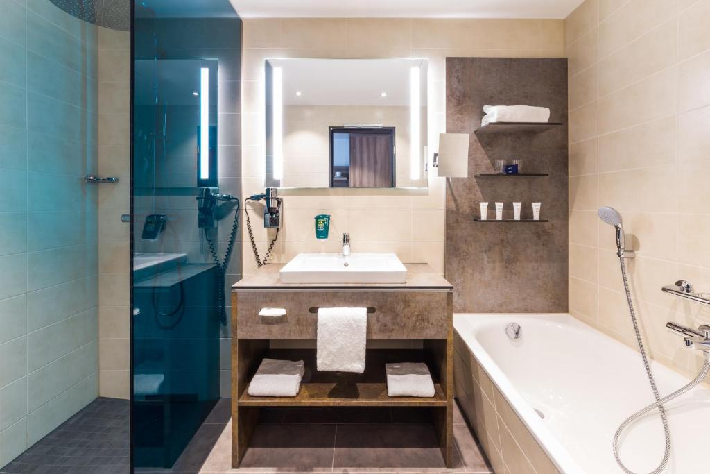 Koupelna v ubytování Park Inn by Radisson Neumarkt