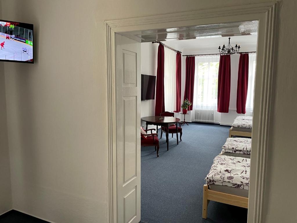 Μια τηλεόραση ή/και κέντρο ψυχαγωγίας στο Apartmán Netolice 207 Deluxe
