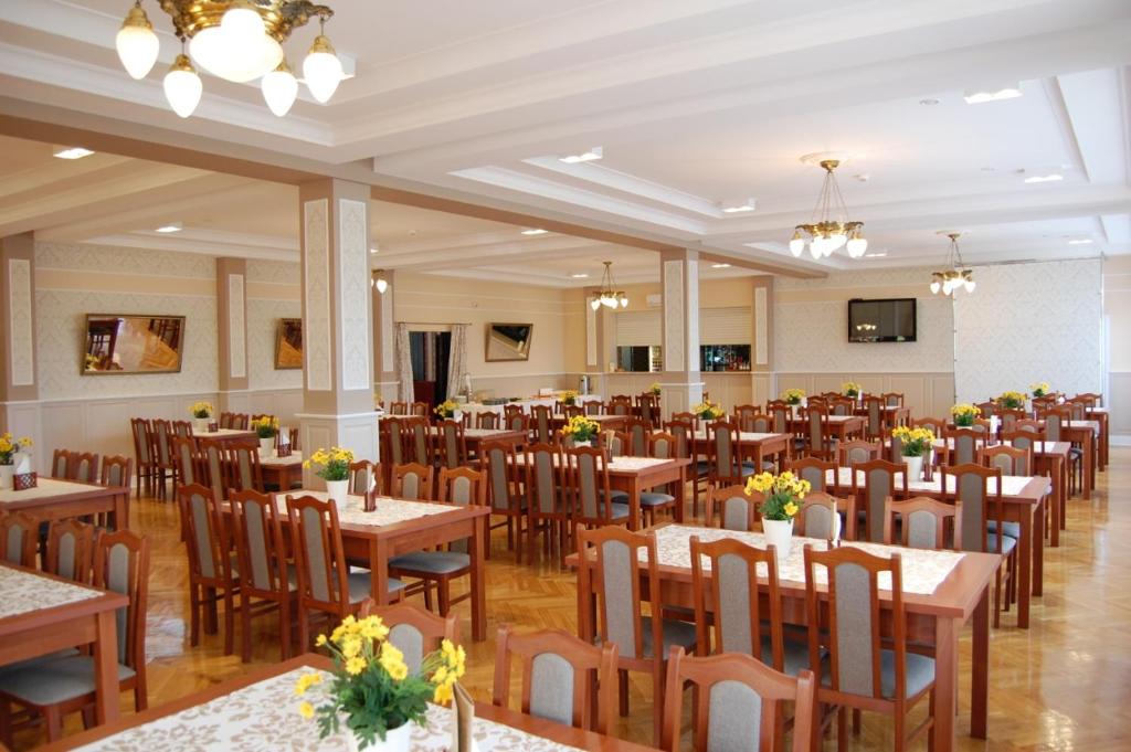 Restaurace v ubytování Hotel Słupsk
