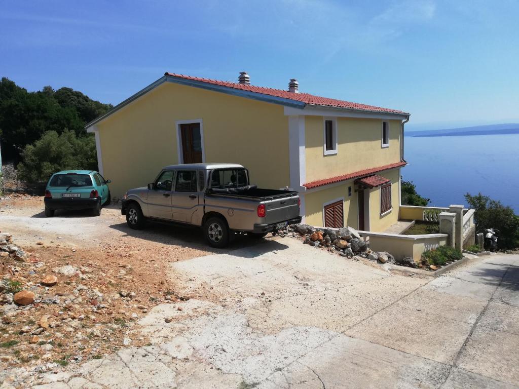 a truck parked in front of a house at Villa Frane 101 in Beli
