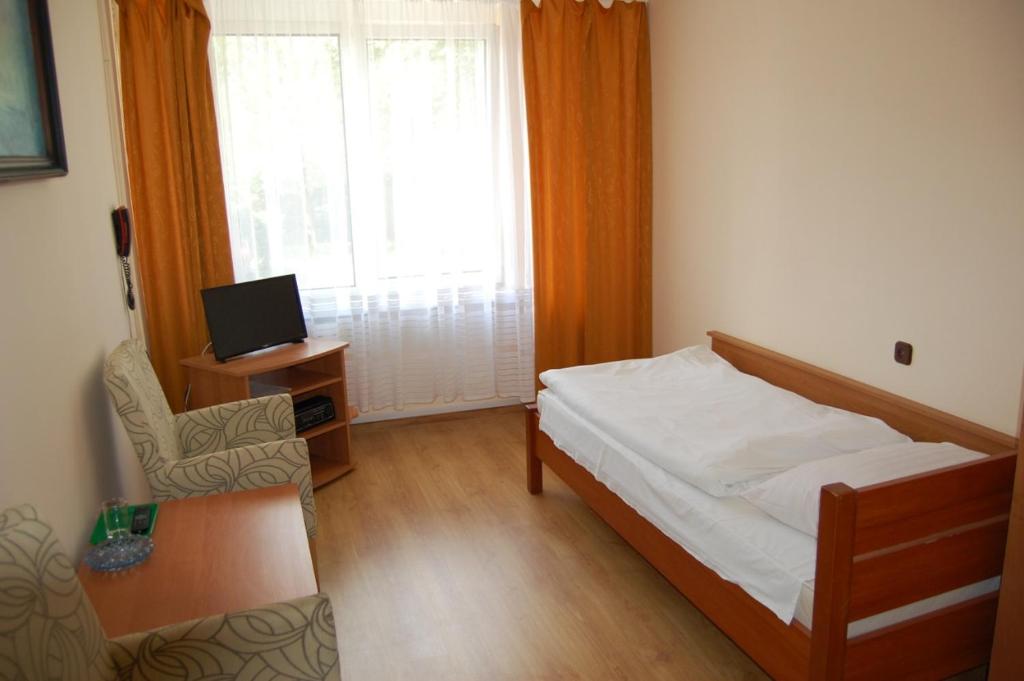 TV a/nebo společenská místnost v ubytování Hotel Słupsk