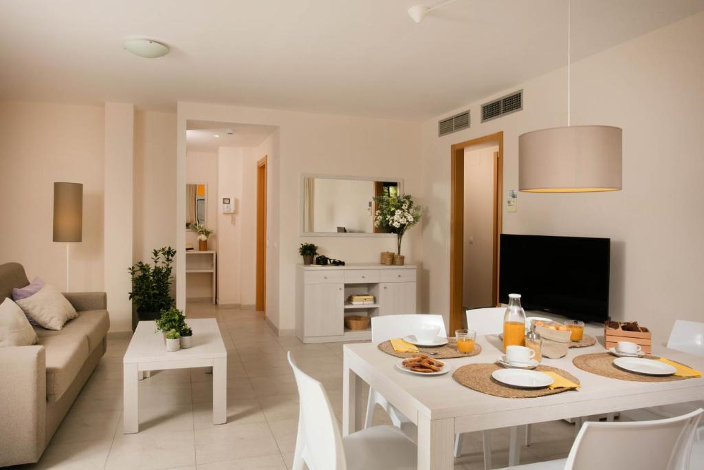TV a/nebo společenská místnost v ubytování Pierre & Vacances Salou