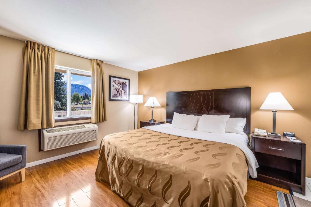 Postel nebo postele na pokoji v ubytování Quality Inn Cle Elum-Ellensburg