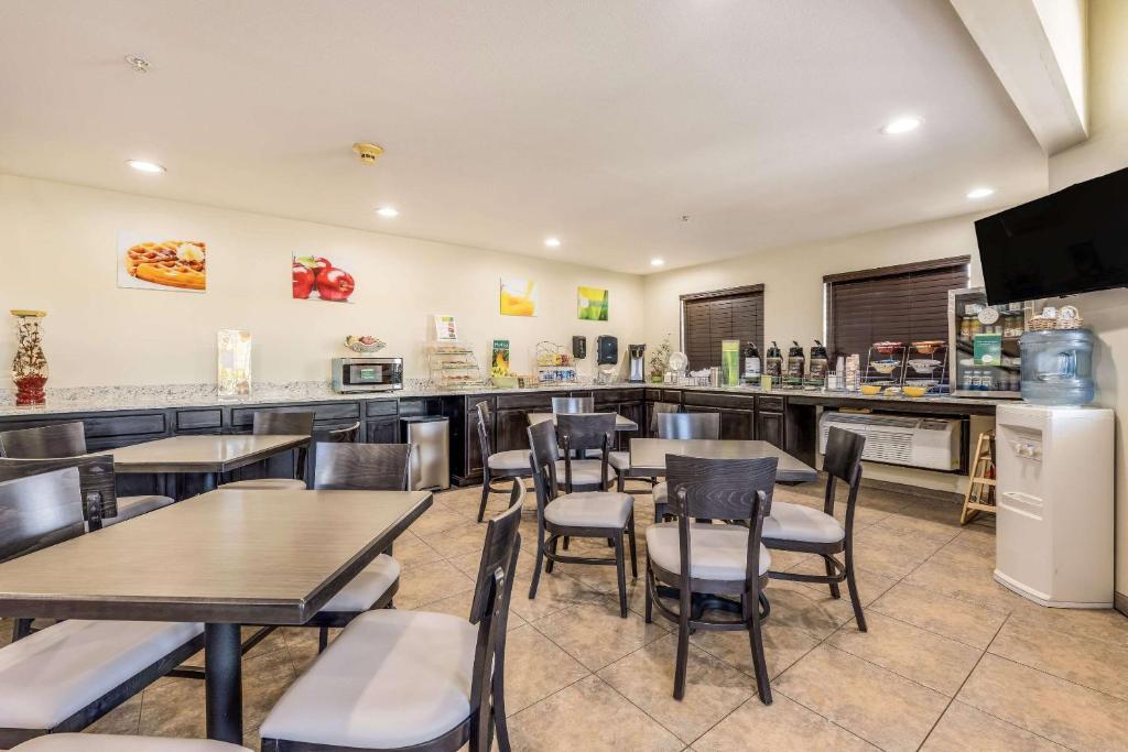 Kuchyň nebo kuchyňský kout v ubytování Quality Inn Cle Elum-Ellensburg