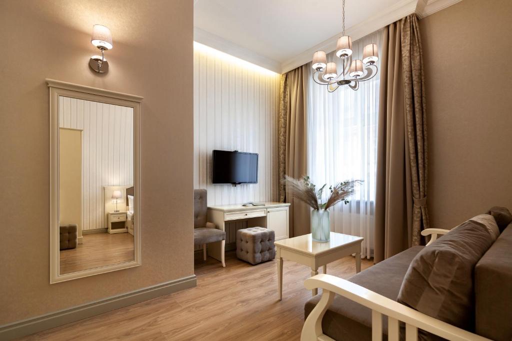 Royal mini-apart hotel on Rynok Square - Studio Apartment