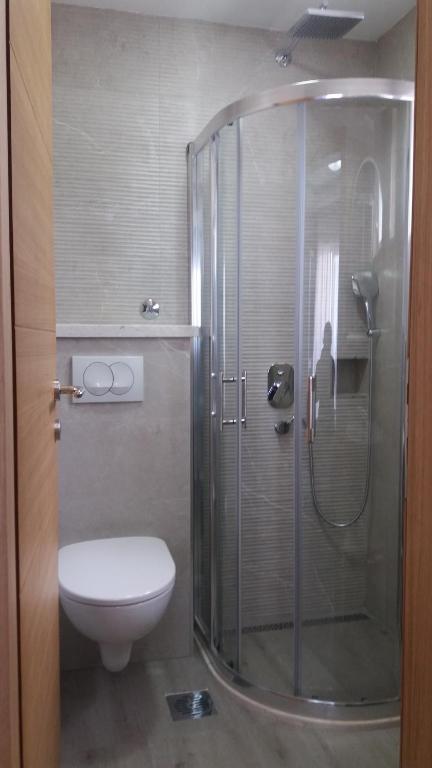 Vonios kambarys apgyvendinimo įstaigoje Apartments Grabovica