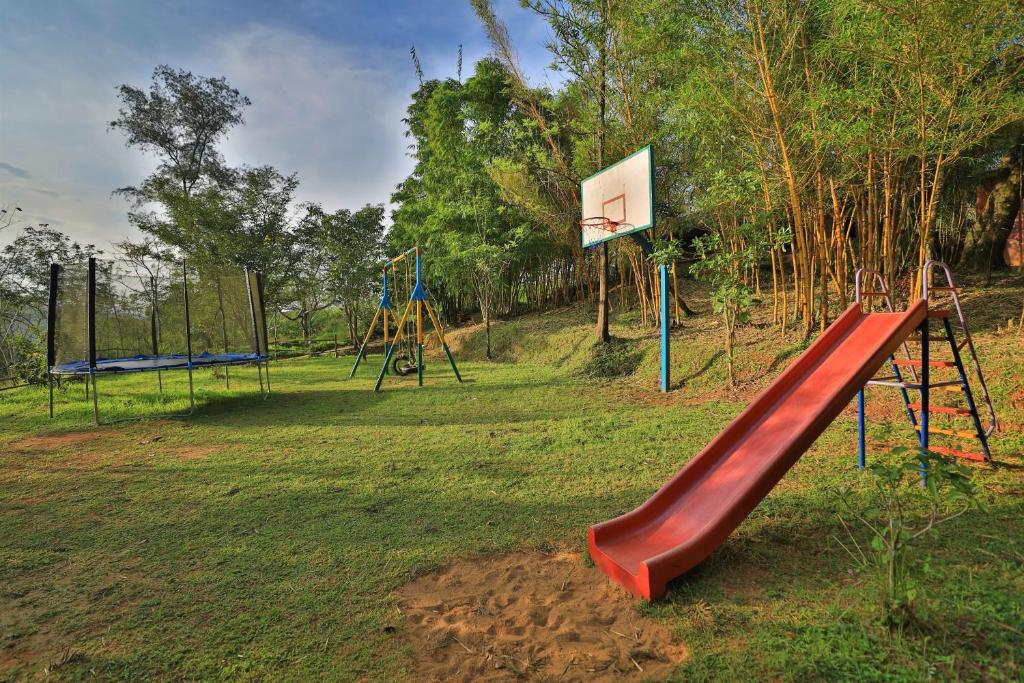 Herní místnost nebo prostor pro děti v ubytování Heritage Resort Coorg