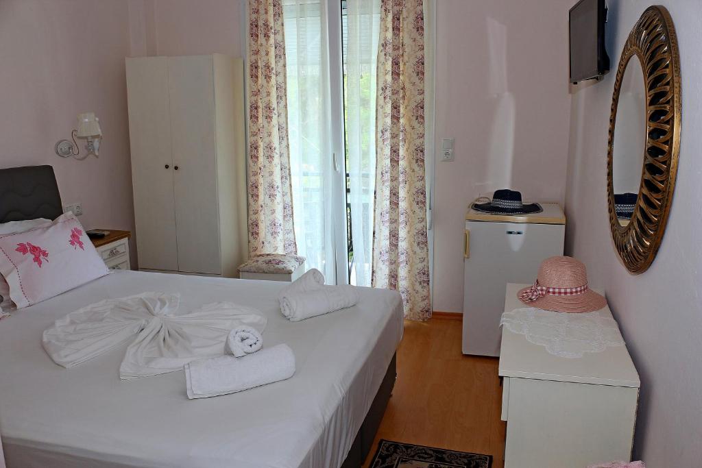 Postel nebo postele na pokoji v ubytování Kristal Hotel