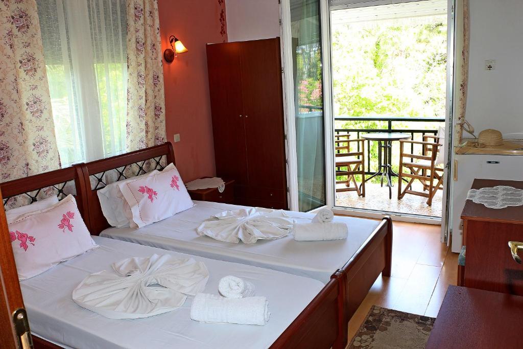 Postel nebo postele na pokoji v ubytování Kristal Hotel