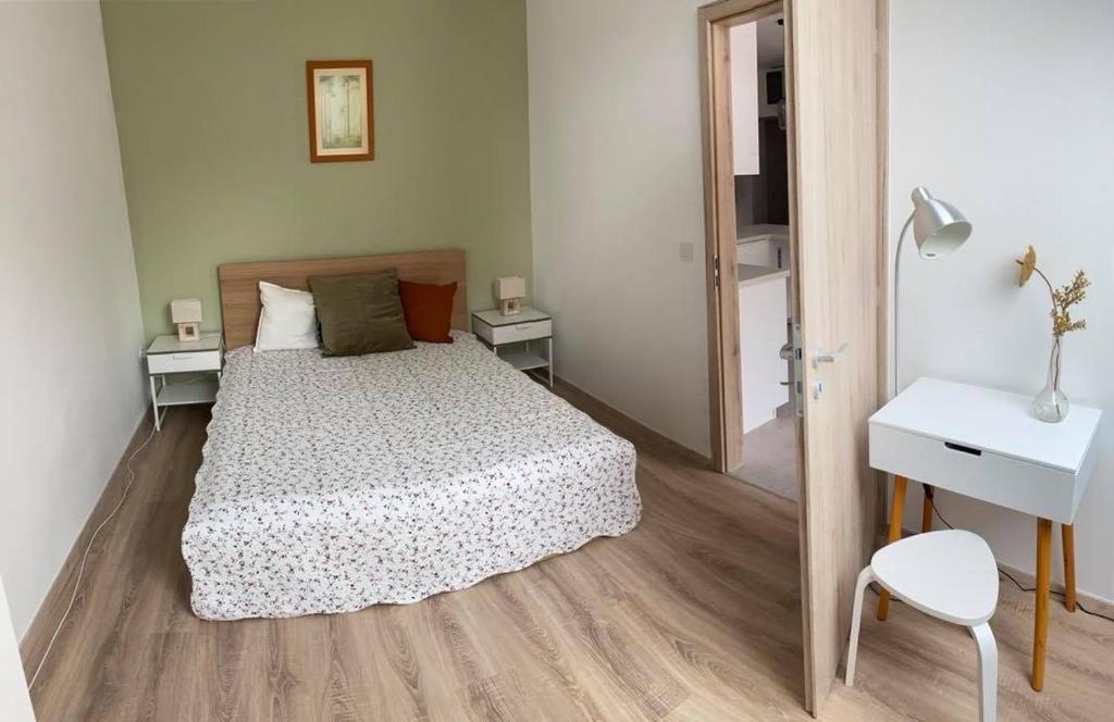 Posteľ alebo postele v izbe v ubytovaní BIBI Terasz Apartman