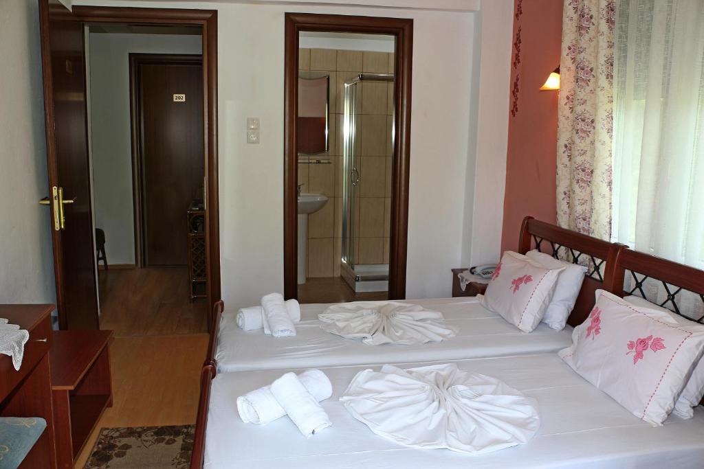 Postel nebo postele na pokoji v ubytování Kristal Hotel