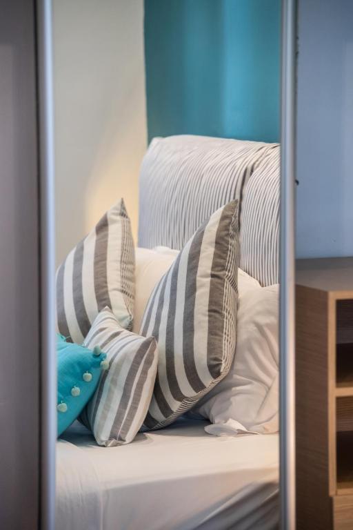 Postel nebo postele na pokoji v ubytování LEFKAS CITY APARTMENTS & Suites