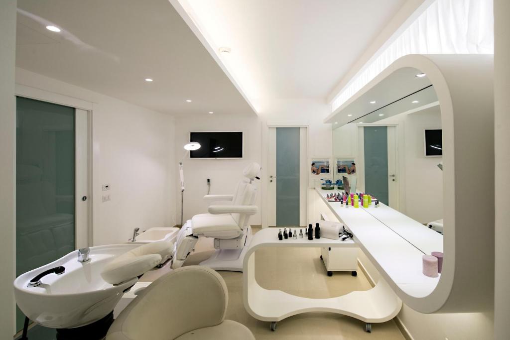 TV a/nebo společenská místnost v ubytování Victoria Palace Hotel & Zen Wellness