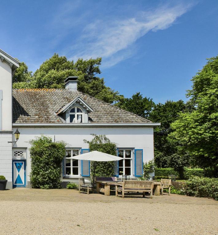 Bed & Breakfast Kasteel Ophemert, Tiel, Netherlands