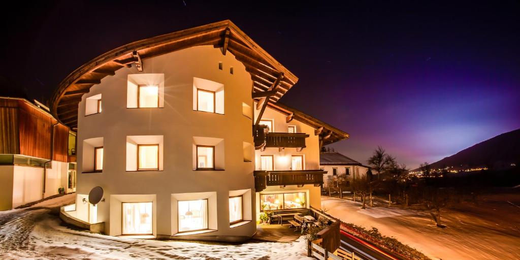 Nespecifikovaný výhled na hory nebo výhled na hory při pohledu z hotelu