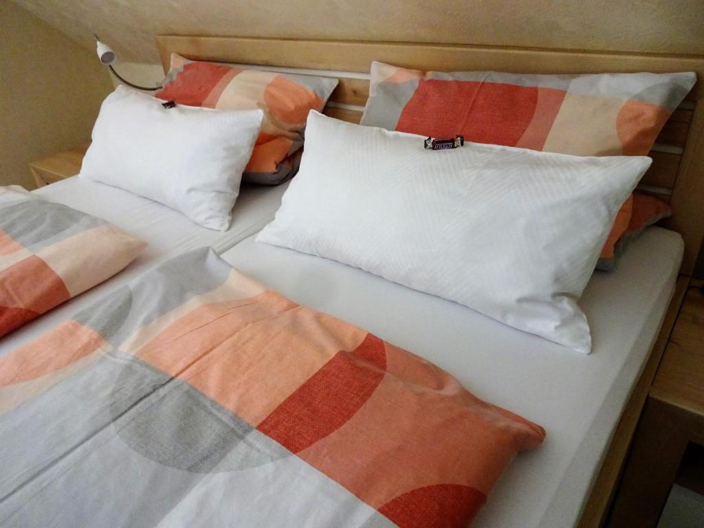 Postel nebo postele na pokoji v ubytování Ferienwohnung Schneemann