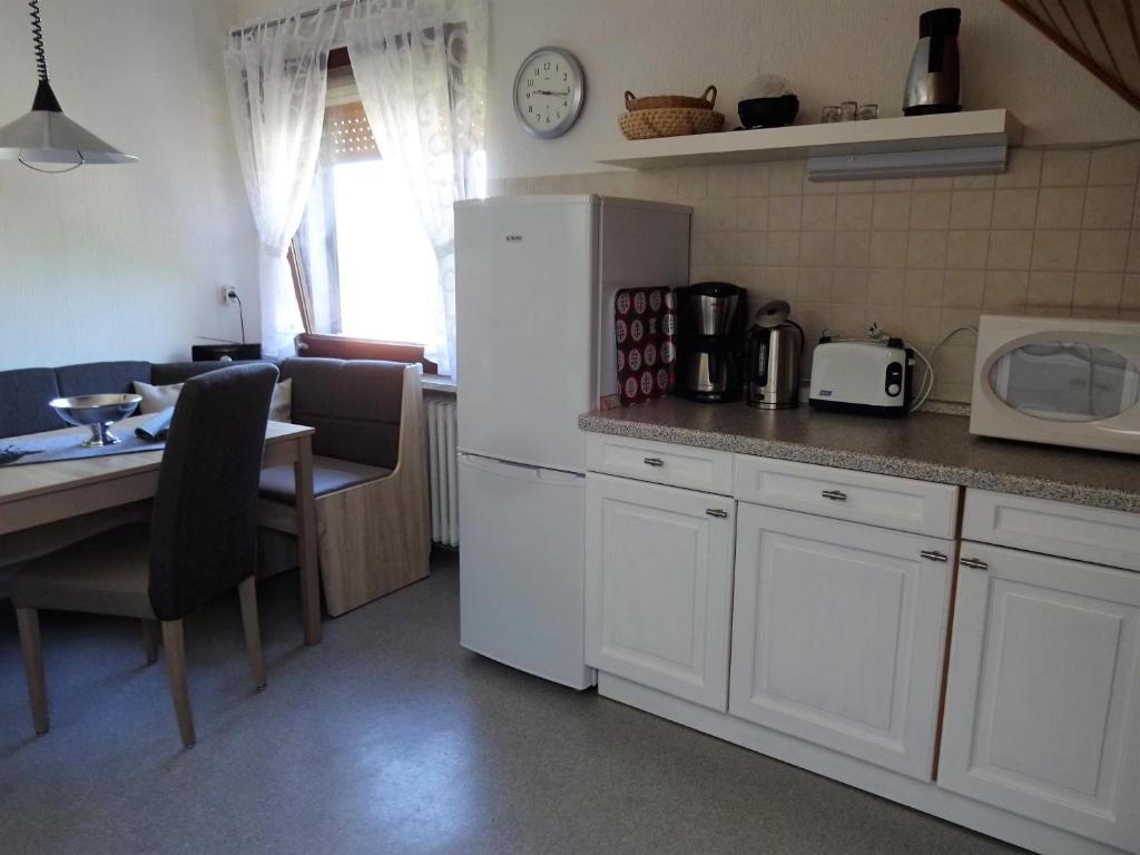 Kuchyň nebo kuchyňský kout v ubytování Ferienwohnung Schneemann