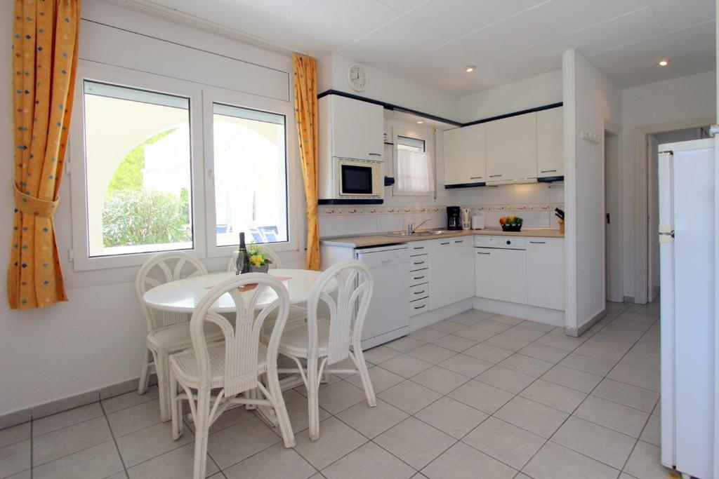 Kuchyň nebo kuchyňský kout v ubytování LEON INMO Apartment Elen - 10417