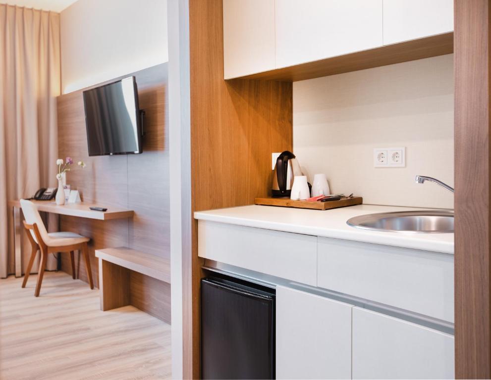 Kuchyň nebo kuchyňský kout v ubytování Ocak Aparthotel