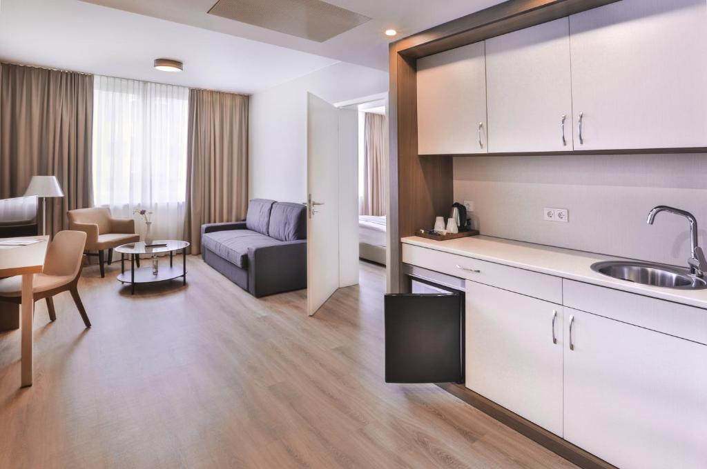 Kuchyň nebo kuchyňský kout v ubytování Ocak Aparthotel
