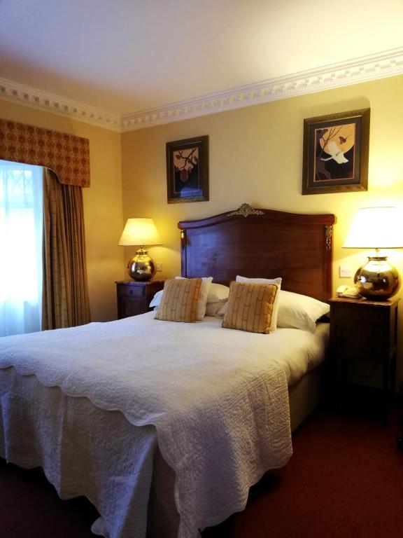 Postel nebo postele na pokoji v ubytování Foley's Townhouse Killarney