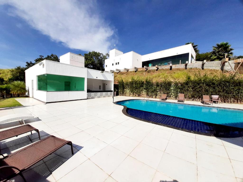  Casa Duplex com 03 Suites em Condomínio
