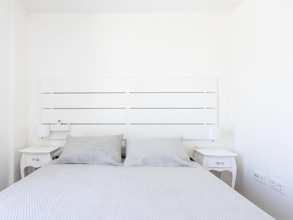 Posteľ alebo postele v izbe v ubytovaní Villa Blanca Playa Paraíso by Interhome