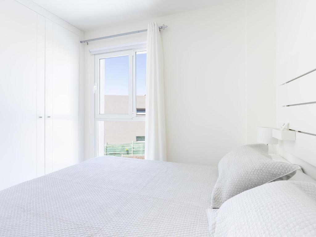 Posteľ alebo postele v izbe v ubytovaní Villa Blanca Playa Paraíso by Interhome