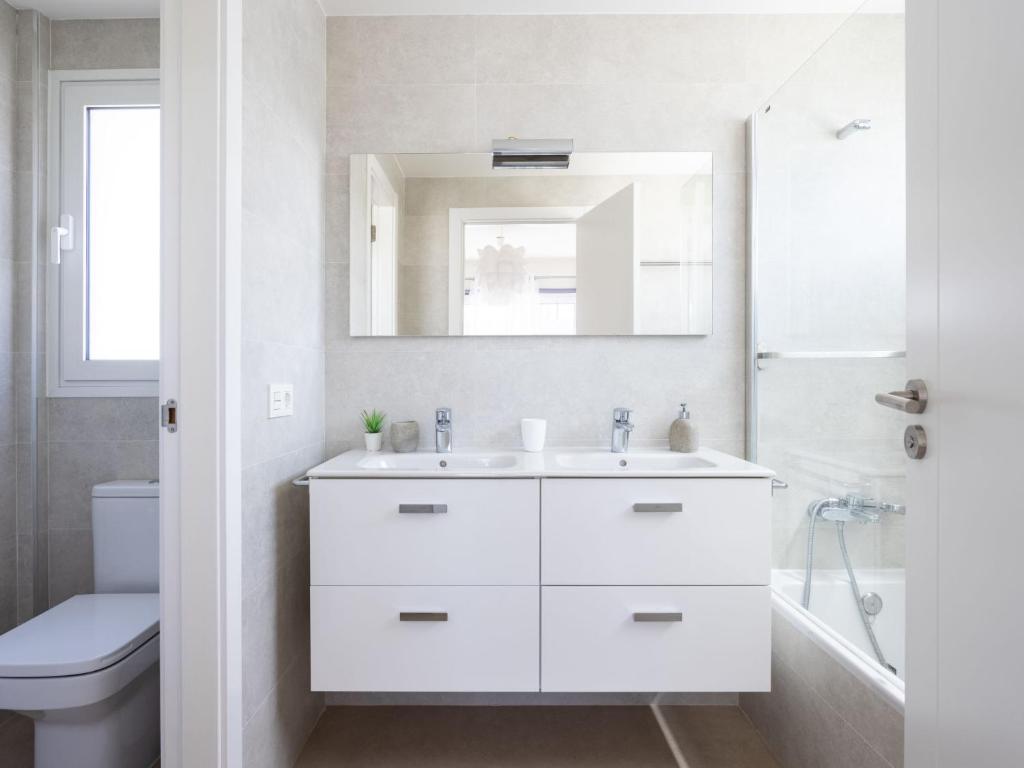 Kúpeľňa v ubytovaní Villa Blanca Playa Paraíso by Interhome