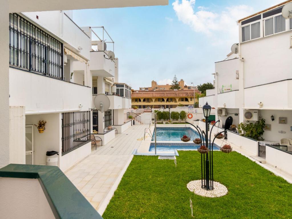 Bazén v ubytovaní Apartment Oasis by Interhome alebo v jeho blízkosti