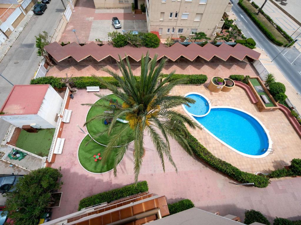 Bazén v ubytovaní Apartment Sun and Beach by Interhome alebo v jeho blízkosti