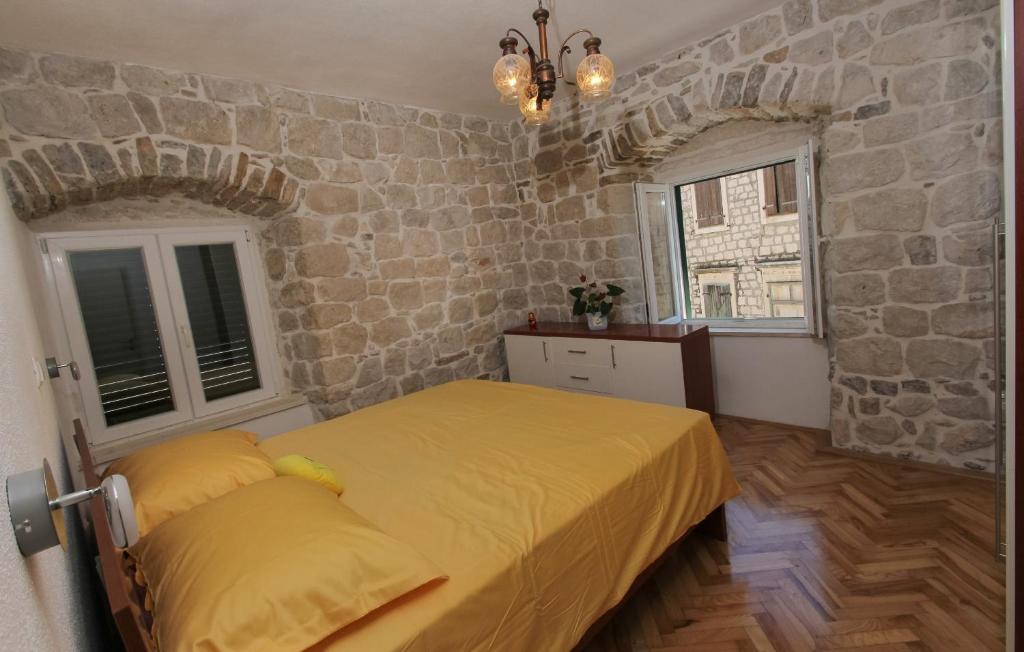 Fotografie z fotogalerie ubytování Modern apt in the stone house in the very center v destinaci Kaštela