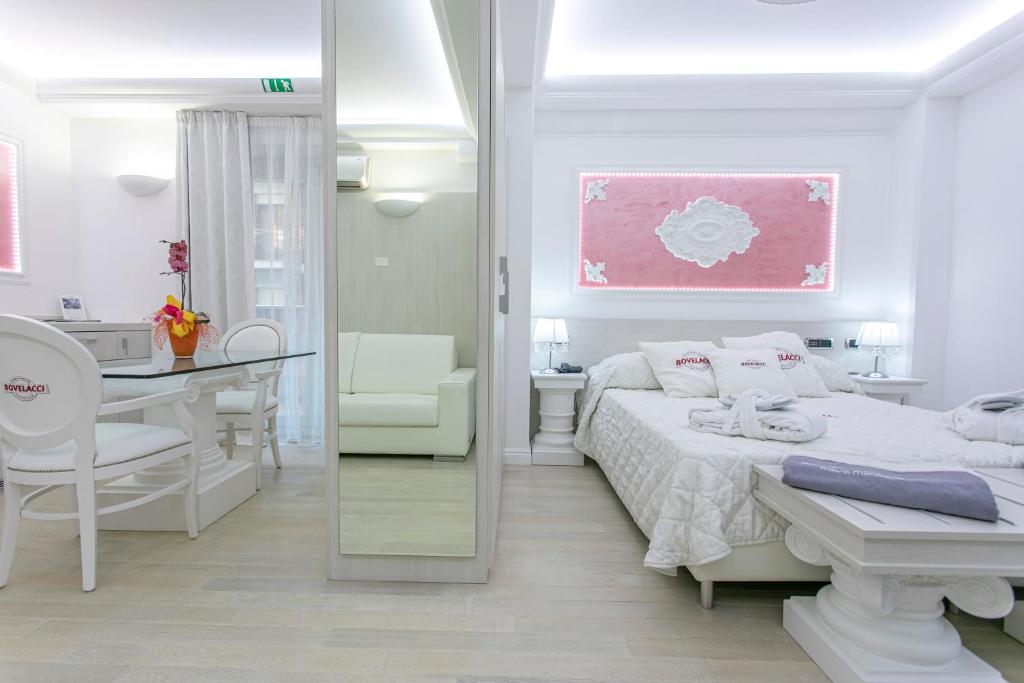 Postel nebo postele na pokoji v ubytování Boutique Hotel Paradiso Bovelacci