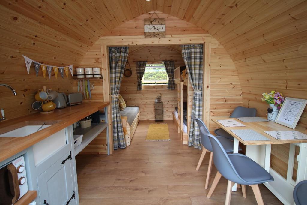 Glamping Huts in Heart of Snowdonia - 家庭房