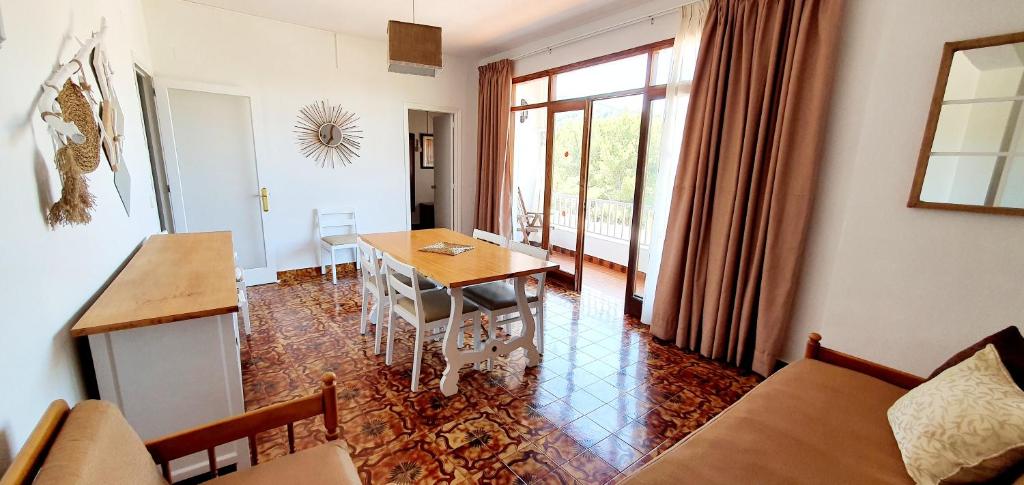 a living room with a table and a dining room at Granada Apartments Familiar Deluxe in Portinatx