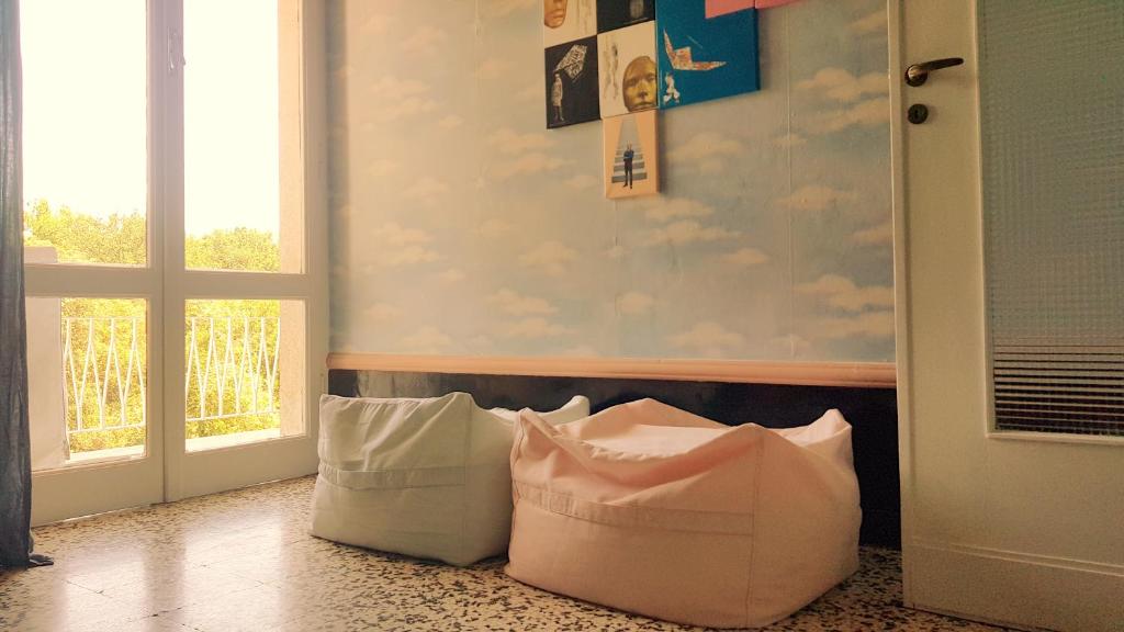 A seating area at Domus LouLou