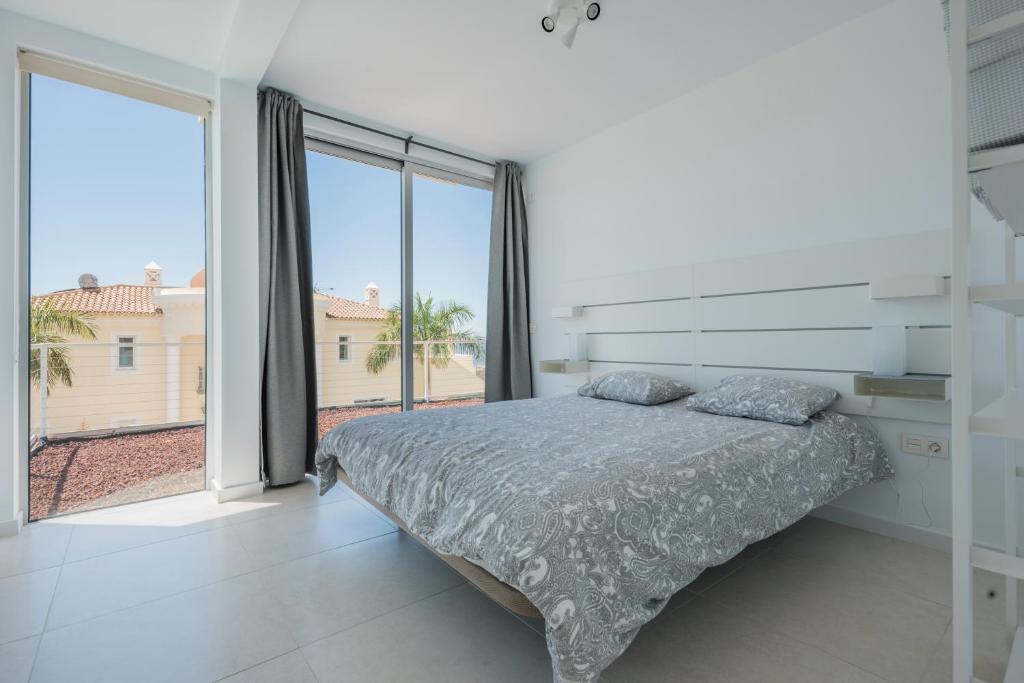 Postel nebo postele na pokoji v ubytování Vill'A&R Tenerife
